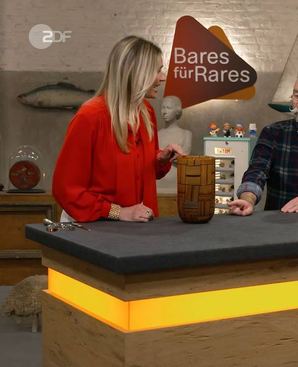 Eine Vase bei „Bares für Rares“ barg einiges an Überraschungspotenzial. (Bild: ZDF)