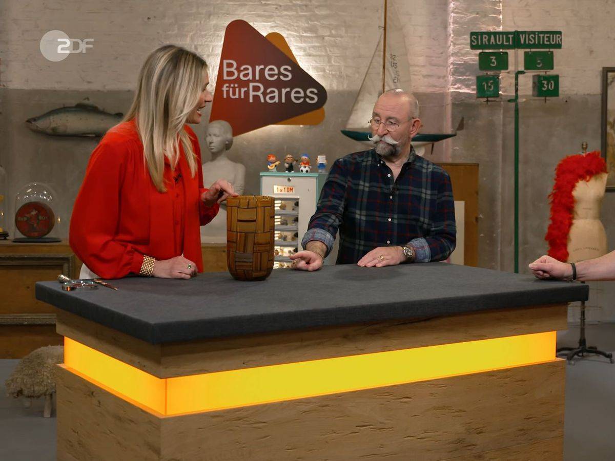 Eine Vase bei „Bares für Rares“ barg einiges an Überraschungspotenzial. (Bild: ZDF)