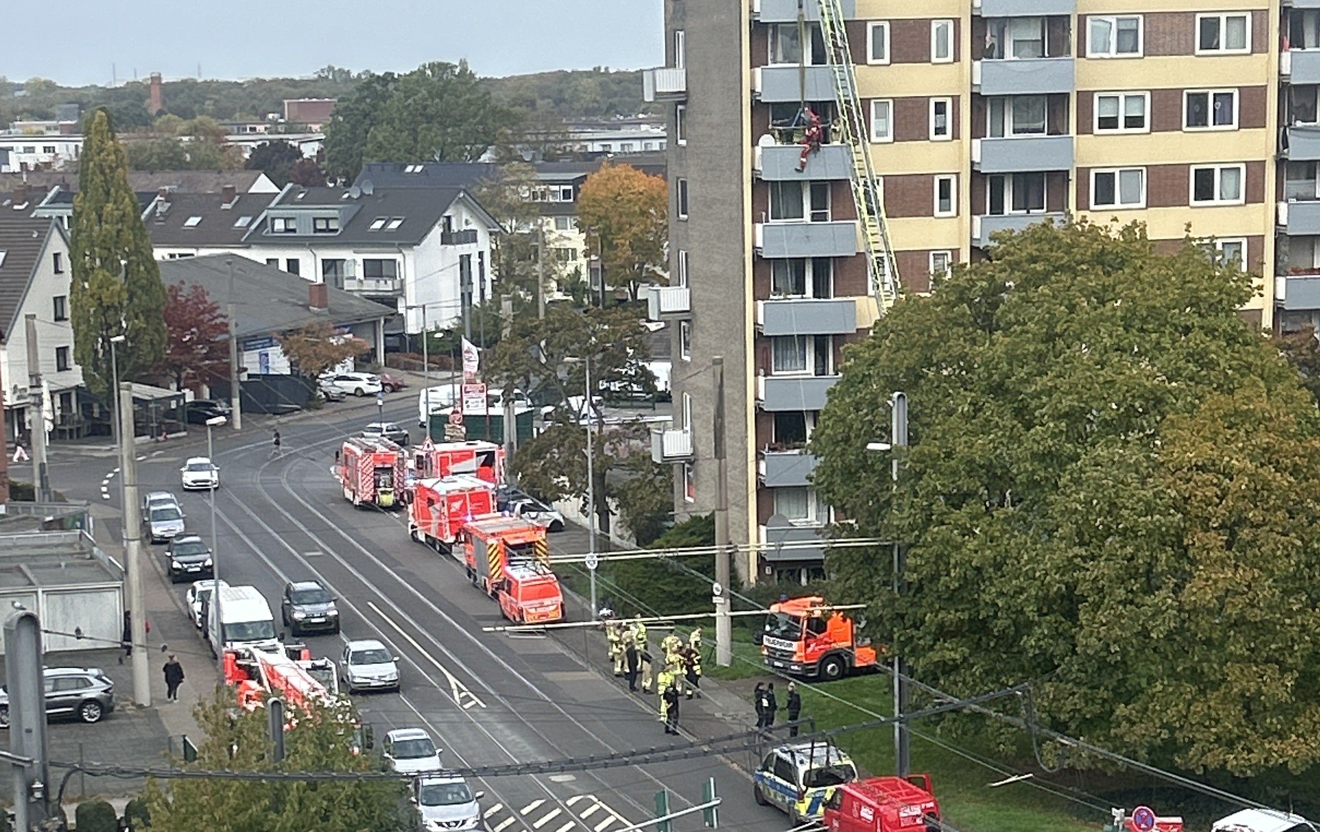 Köln: Höhenretter rücken an und befreien Patient | Express