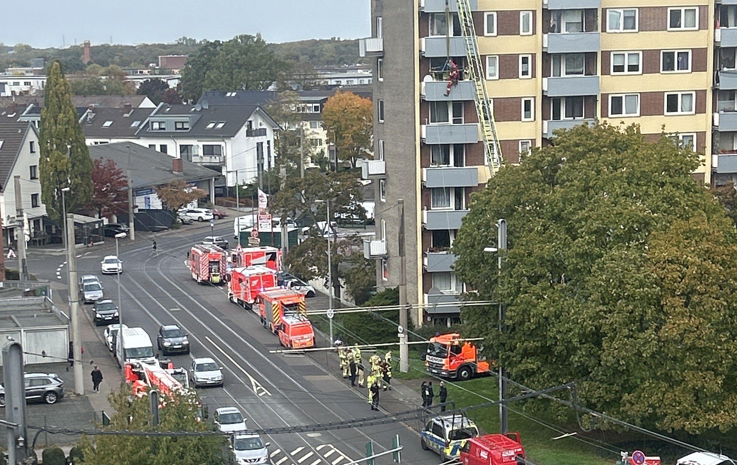 Köln: Höhenretter rücken an und befreien Patient | Express