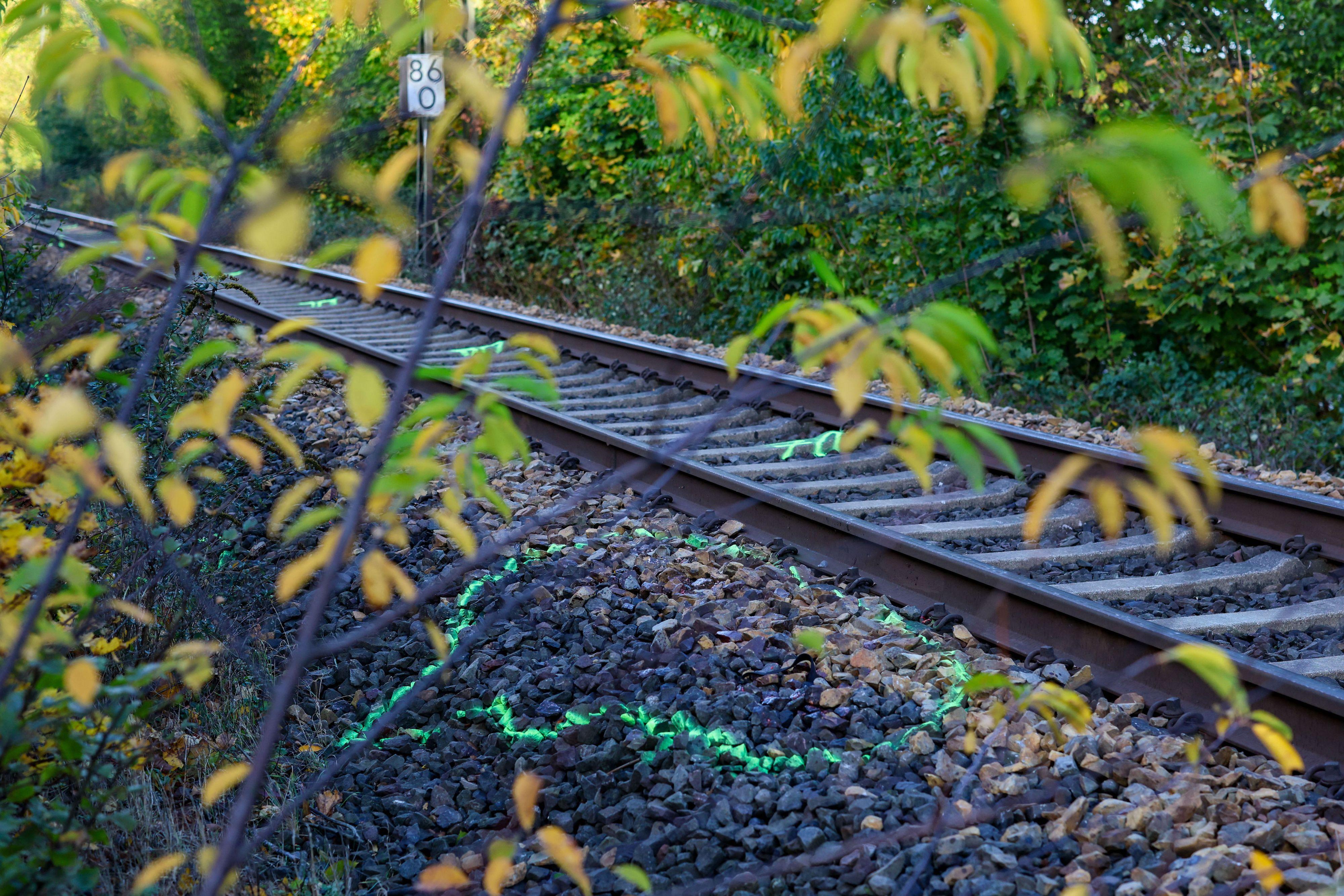 Exprss Com Bahnstrecke in NRW gesperrt: Gleisarbeiter von ICE erfasst und getötet ...