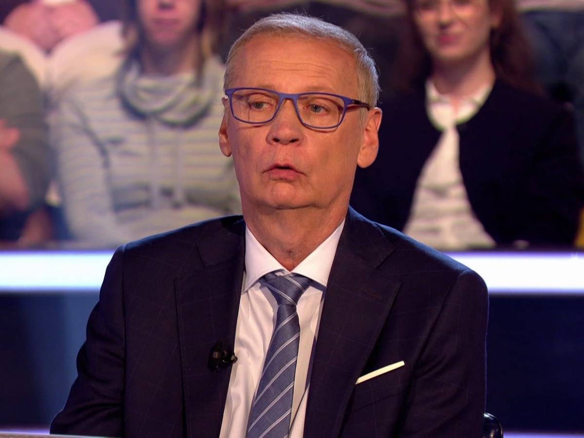 Günther Jauch schaute verblüfft zweifelnd, als ein Kandidat bei ihm ein hohes Antworttempo anschlug. Zu hoch? (Bild: RTL)