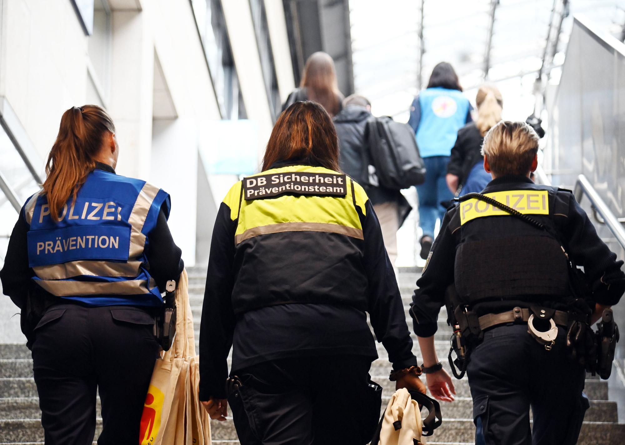 Ein junger Mann hat sich am Freitagabend im Kölner Hauptbahnhof heftig gegen Einsatzkräfte gewehrt. (Symbolfoto)