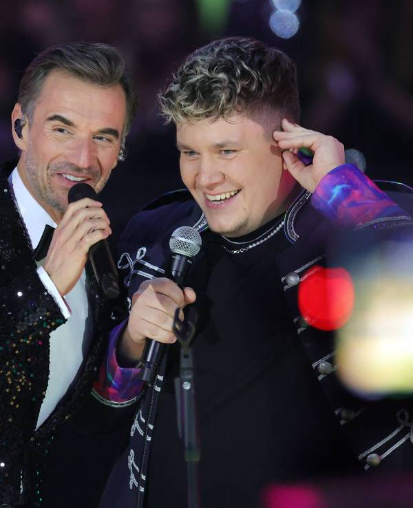 Florian Silbereisen singt mit Florian Hertel Sänger und Frontmann der Band Druckluft beim Silvester-Schlagerboom 2026