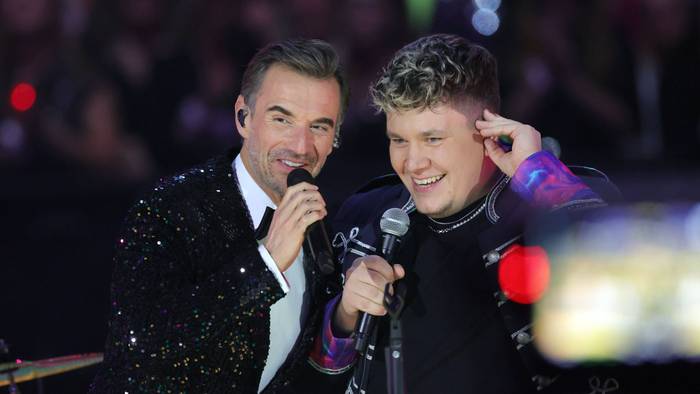 Florian Silbereisen singt mit Florian Hertel Sänger und Frontmann der Band Druckluft beim Silvester-Schlagerboom 2026