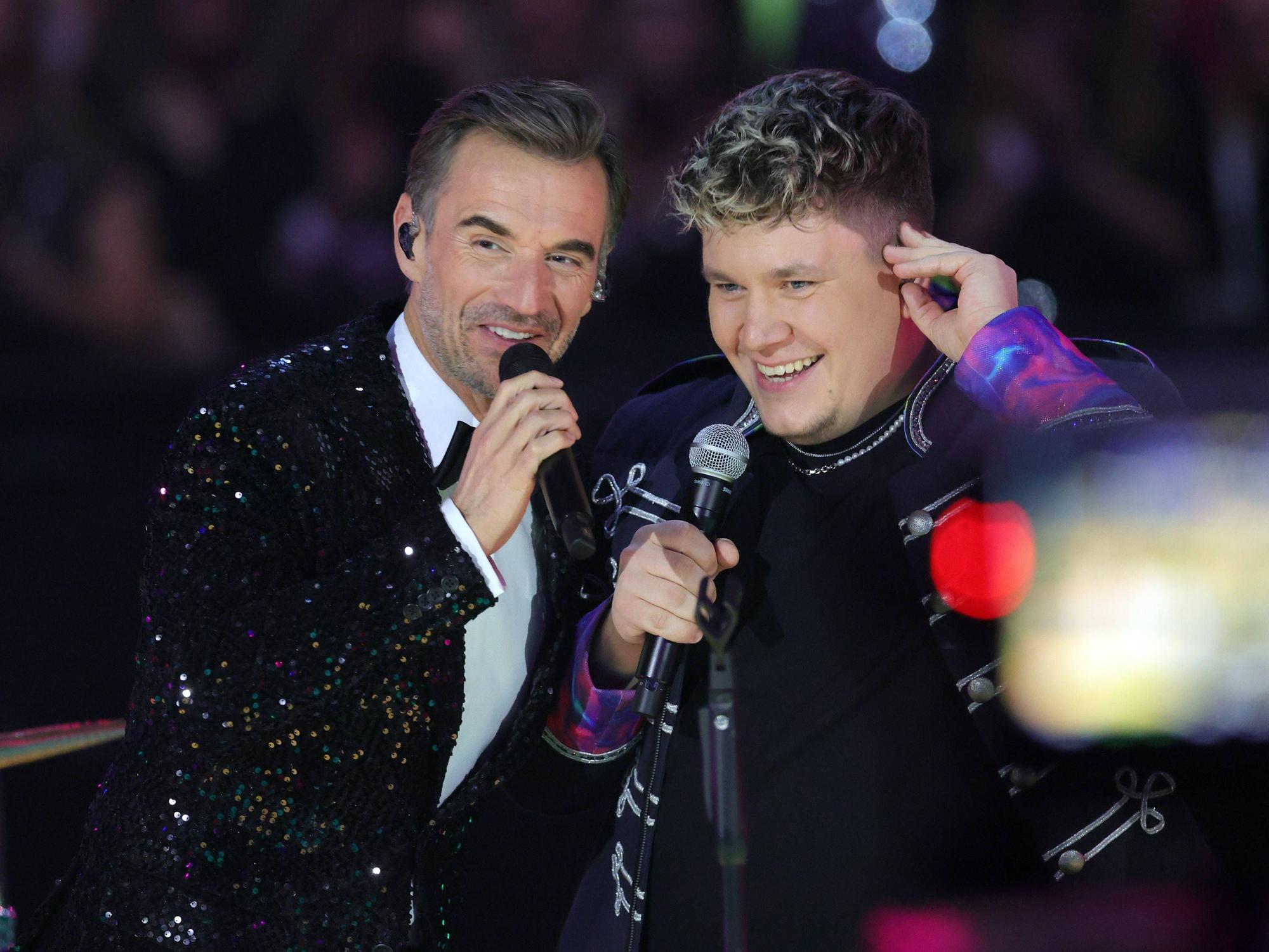 Florian Silbereisen singt mit Florian Hertel Sänger und Frontmann der Band Druckluft beim Silvester-Schlagerboom 2026
