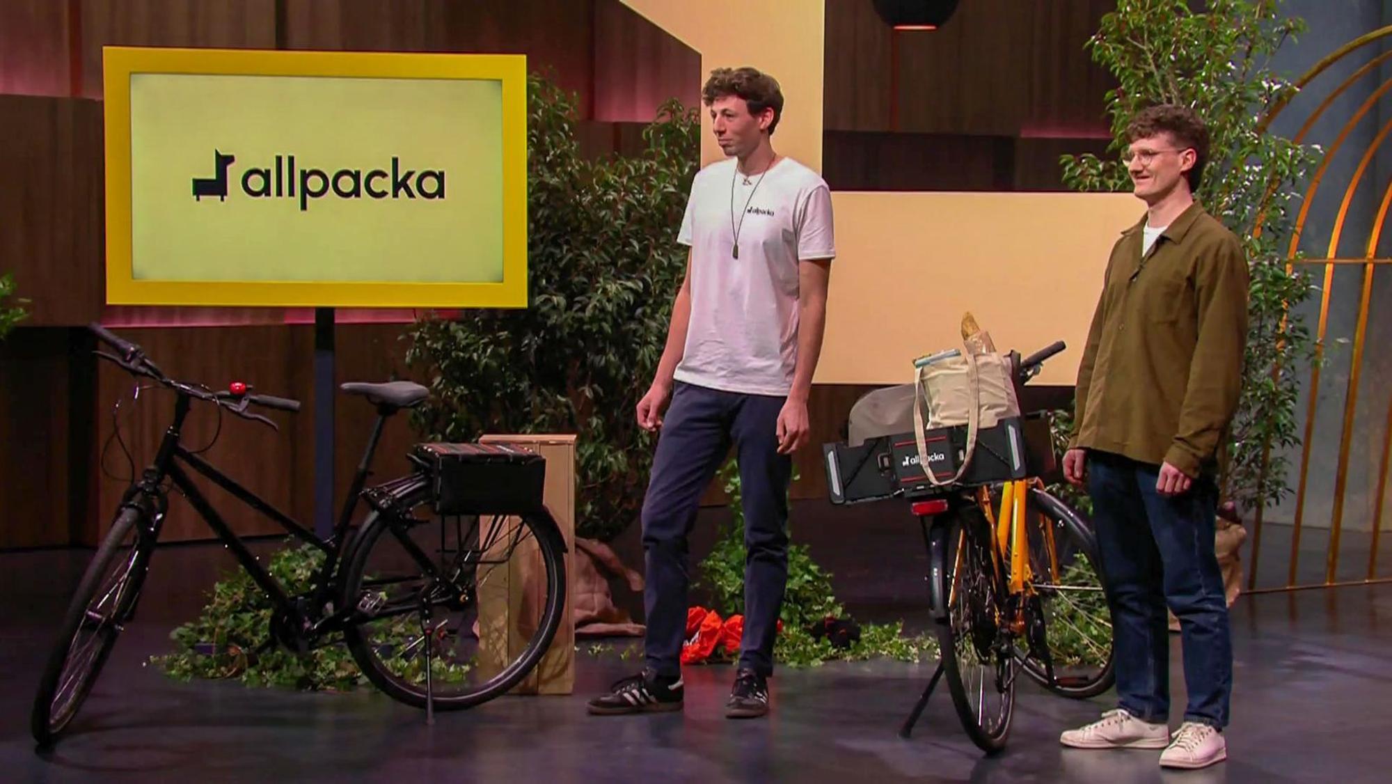 Mit ihrem „allpacka One“ wollen Jonathan Vincentz (rechts) und Lukas Ludwig die Löwen überzeugen. (Bild: RTL)