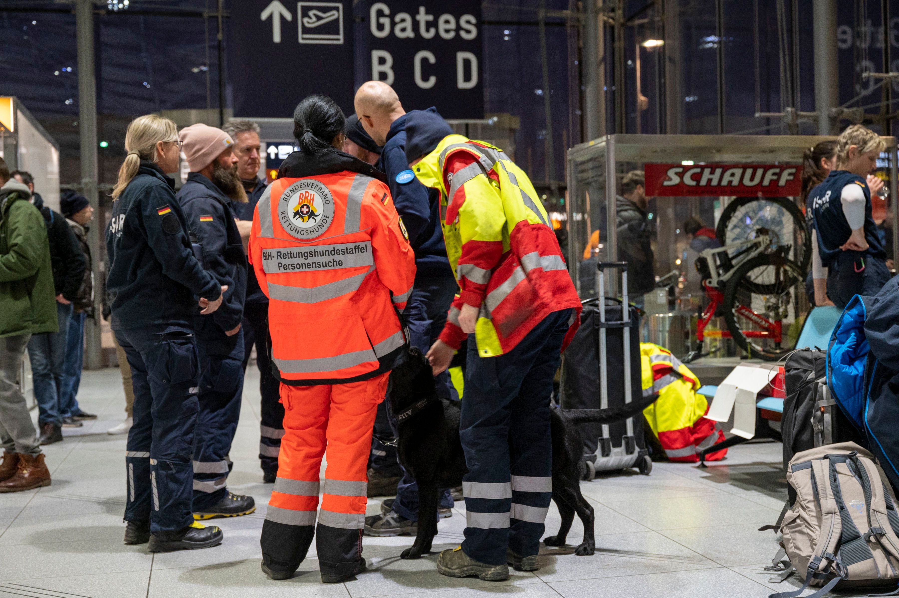 Rettungskräfte am Flughafen Köln/Bonn (Symbolfoto)