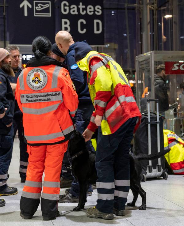 Rettungskräfte am Flughafen Köln/Bonn (Symbolfoto)