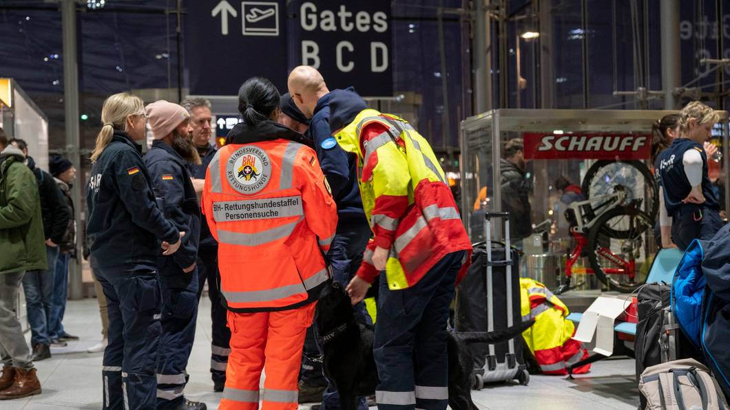 Rettungskräfte am Flughafen Köln/Bonn (Symbolfoto)