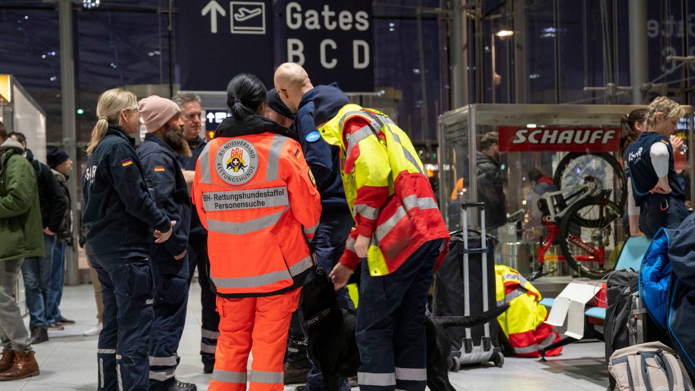 Rettungskräfte am Flughafen Köln/Bonn (Symbolfoto)