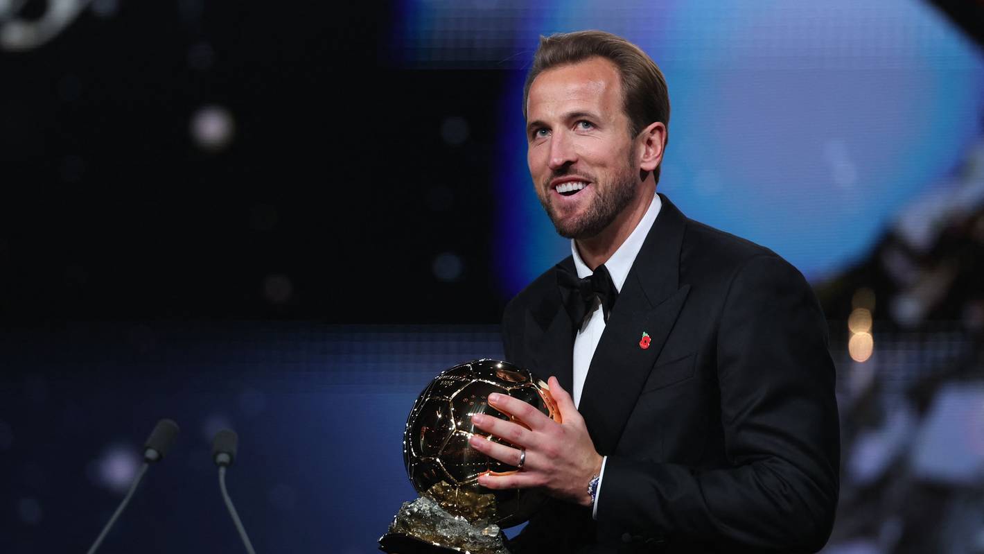 Mit dem Ballon d'Or in der Hand: Harry Kane.