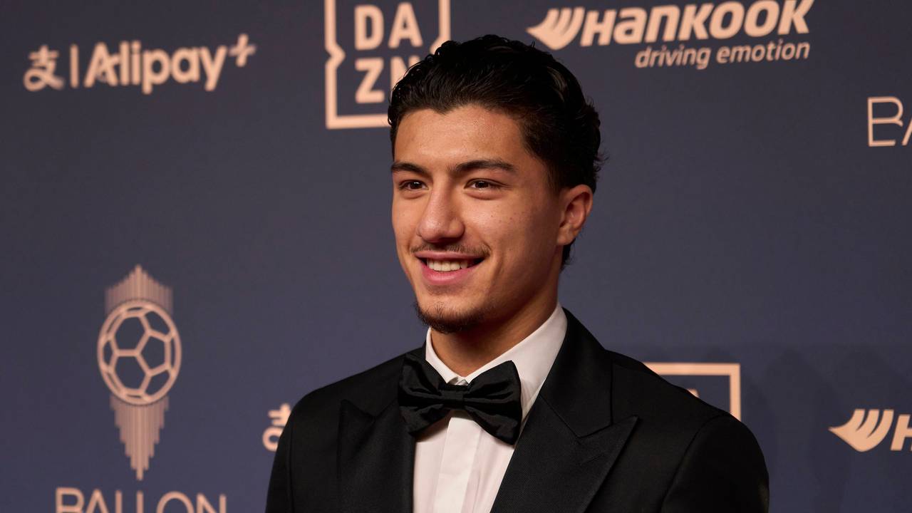 Ibrahim Maza lächelt bei der Ballon d`Or Zeremonie in London.