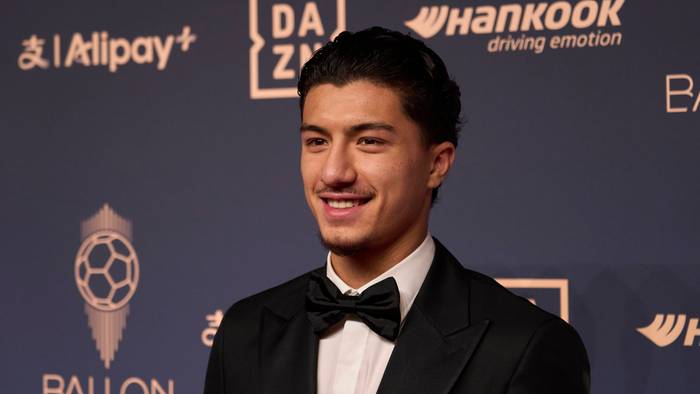 Ibrahim Maza lächelt bei der Ballon d`Or Zeremonie in London.