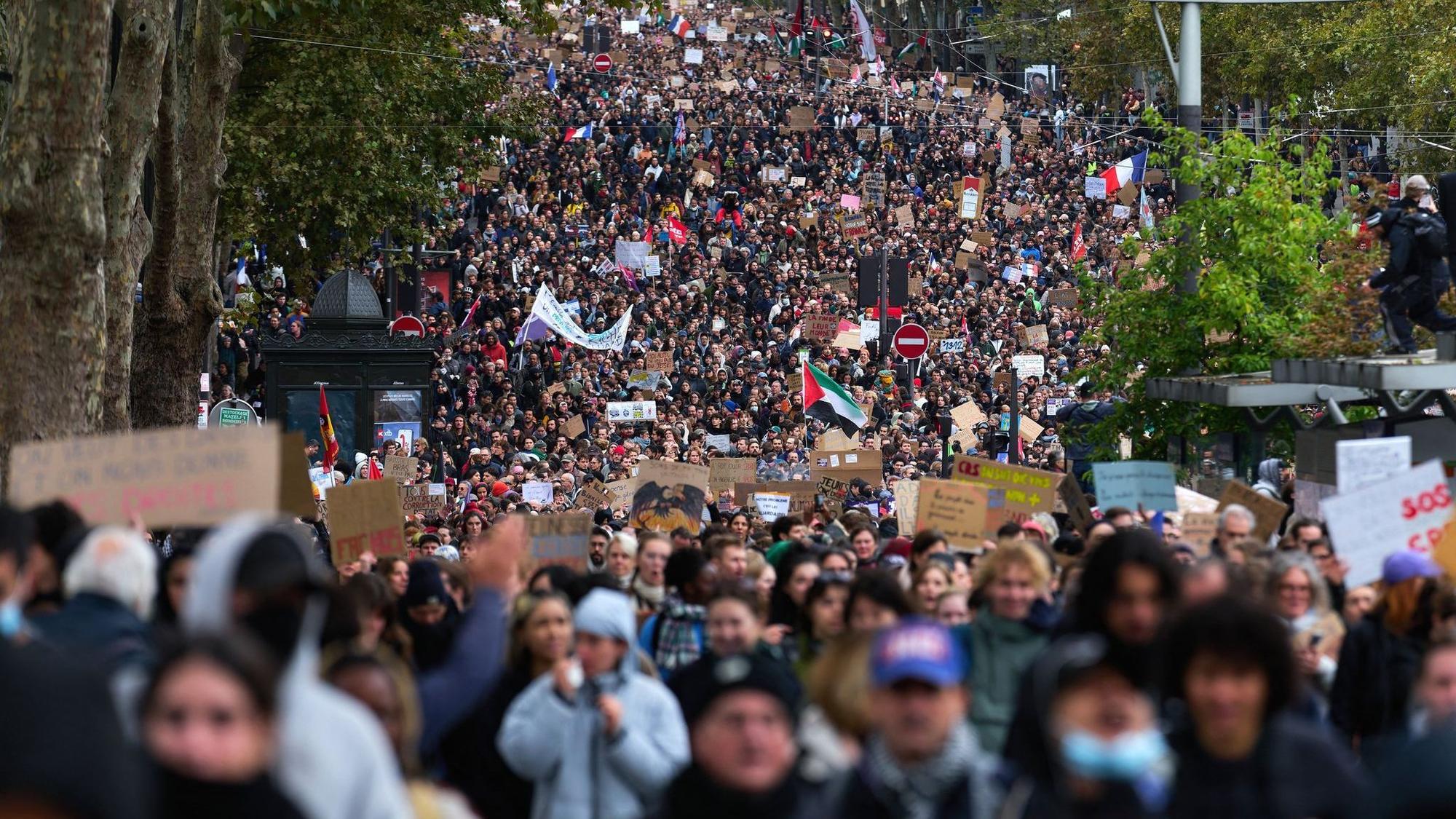 Proteste an Halloween: Reul kündigt harte Linie an