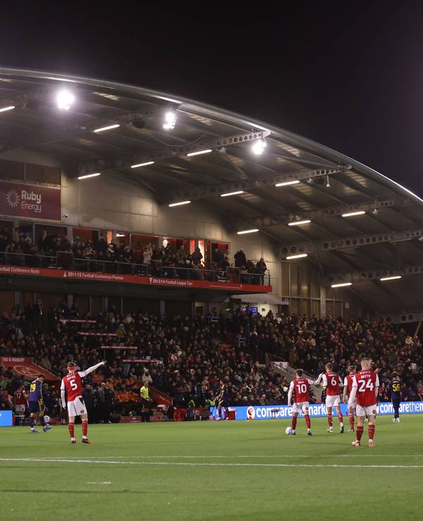 Die Arsenal-Profis monieren eine Drohne, die das Spiel stört.