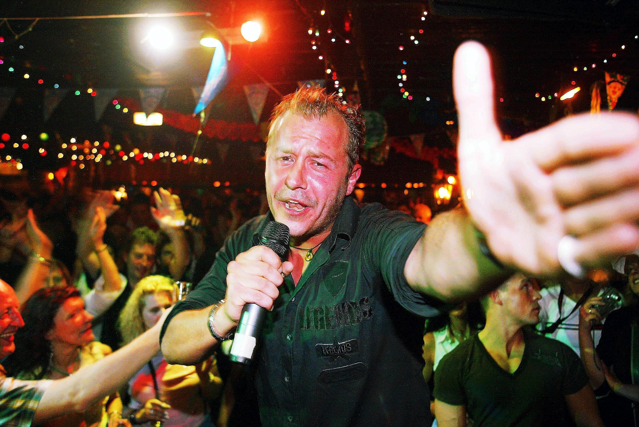 Willi Herren (†45) tritt bei einer Mallorca-Party in der „Wiener Steffie“ auf (Archivfoto).