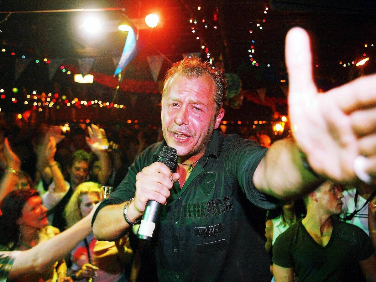Willi Herren (†45) tritt bei einer Mallorca-Party in der „Wiener Steffie“ auf (Archivfoto).