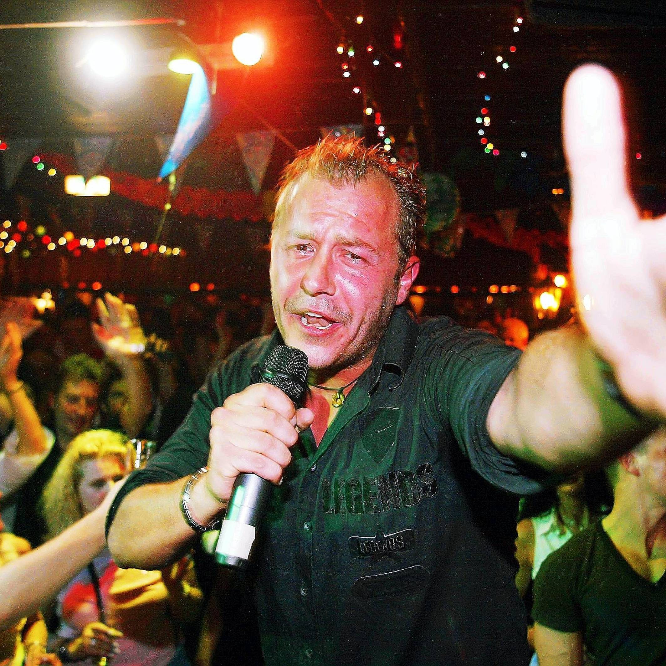 Willi Herren (†45) tritt bei einer Mallorca-Party in der „Wiener Steffie“ auf (Archivfoto).
