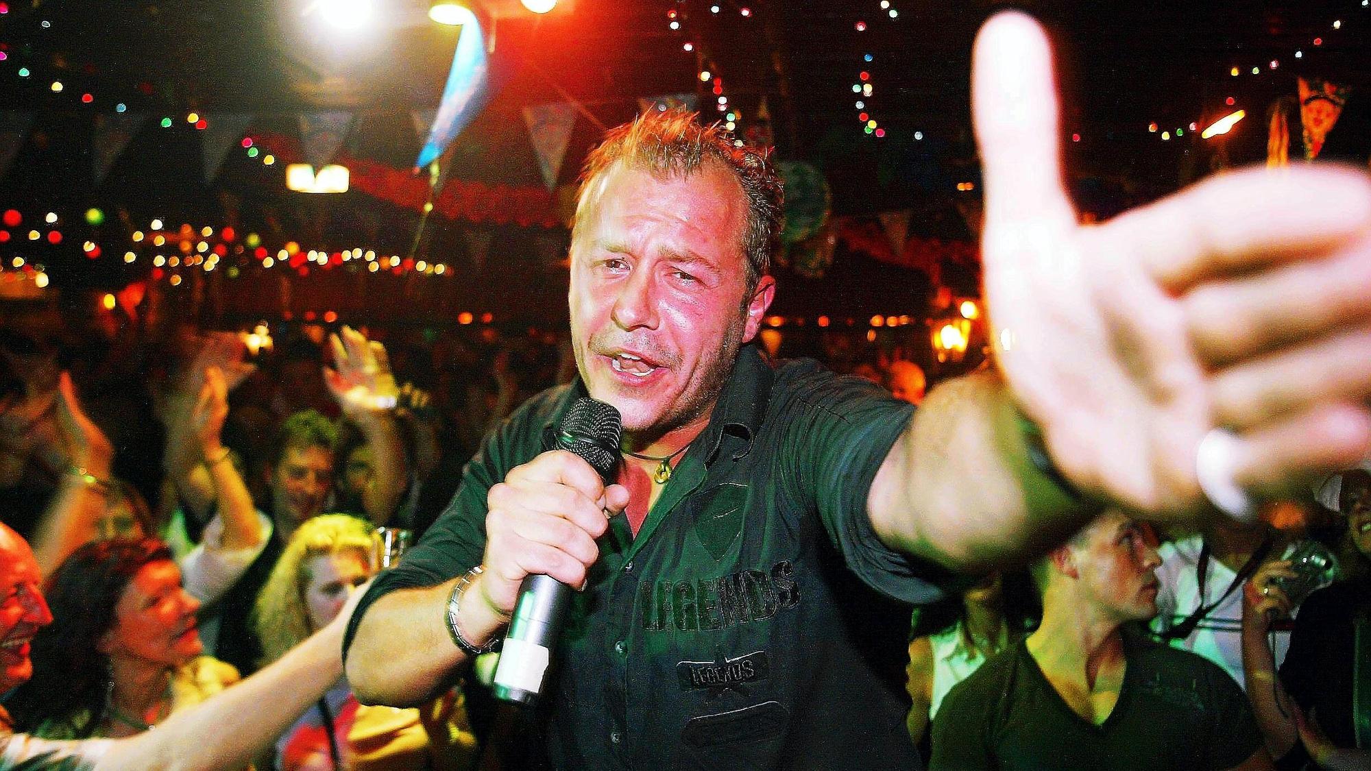 Willi Herren (†45) tritt bei einer Mallorca-Party in der „Wiener Steffie“ auf (Archivfoto).