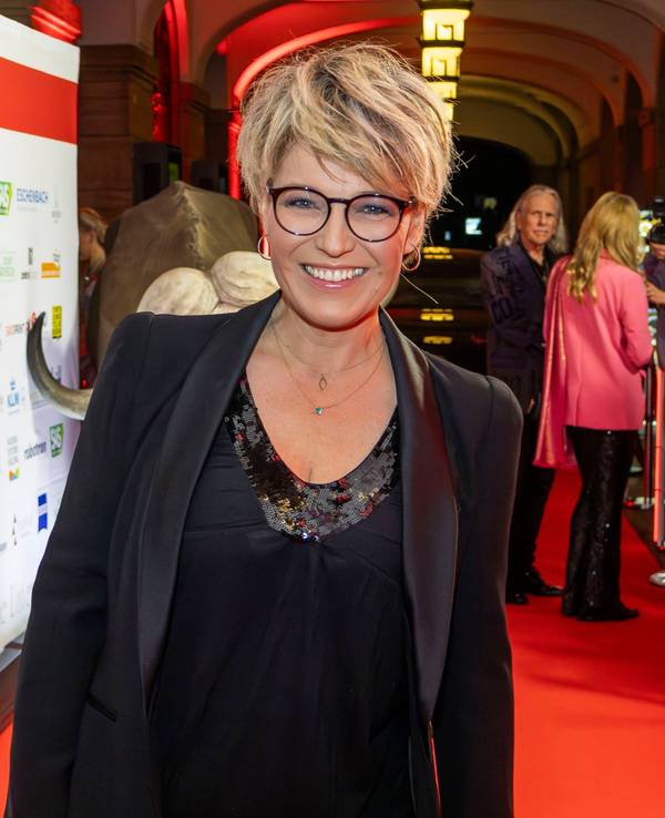Moderatorin Andrea Ballschuh kommt zur 15. Hope Gala in das Schauspielhaus Dresden.