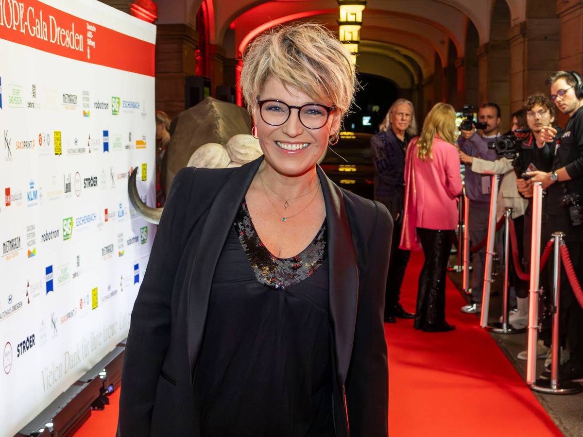 Moderatorin Andrea Ballschuh kommt zur 15. Hope Gala in das Schauspielhaus Dresden.