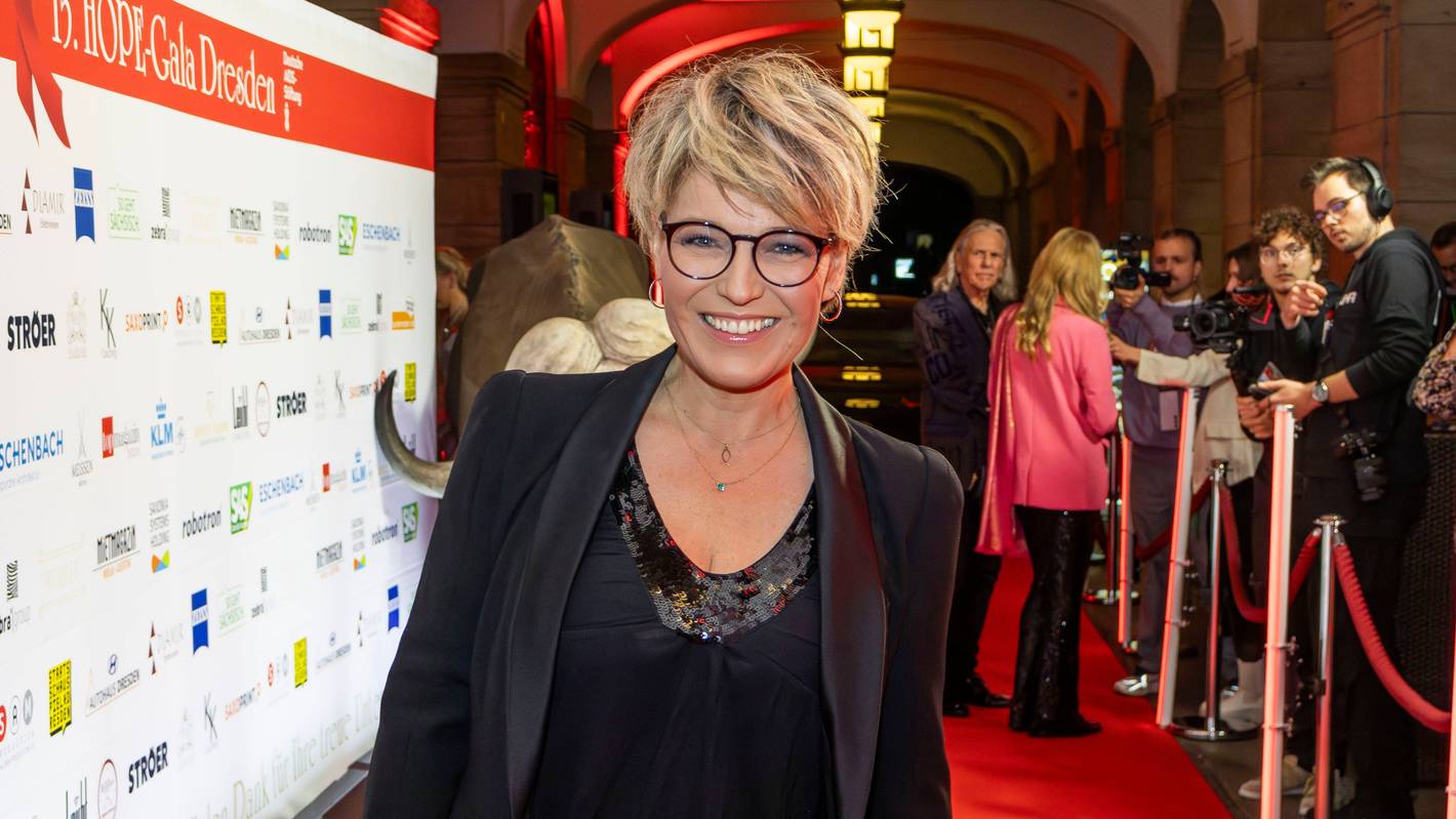 Moderatorin Andrea Ballschuh kommt zur 15. Hope Gala in das Schauspielhaus Dresden.