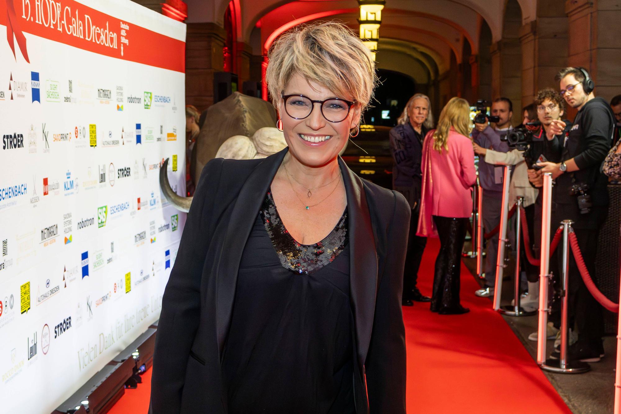 Moderatorin Andrea Ballschuh kommt zur 15. Hope Gala in das Schauspielhaus Dresden.