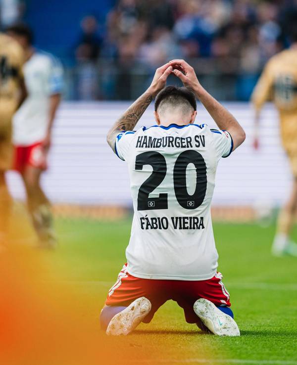 Fabio Vieira am Boden.