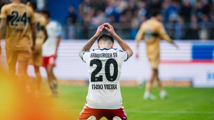 Fabio Vieira am Boden.