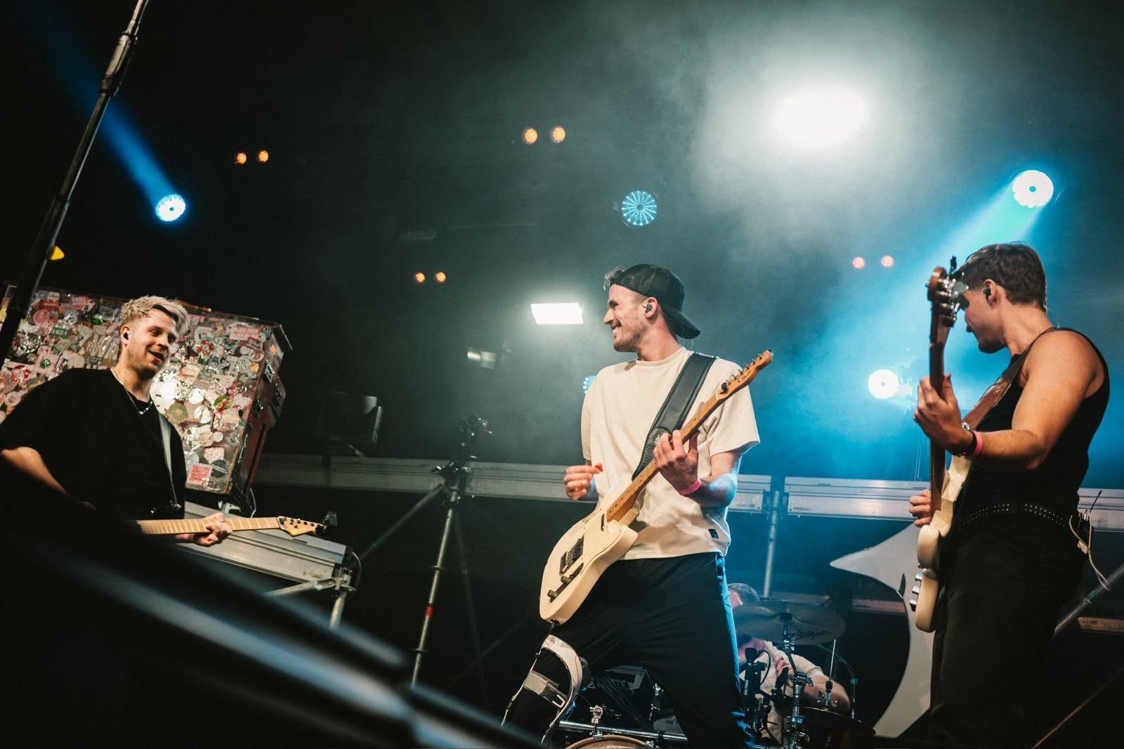 Die Band Aluis bei einem Auftritt.