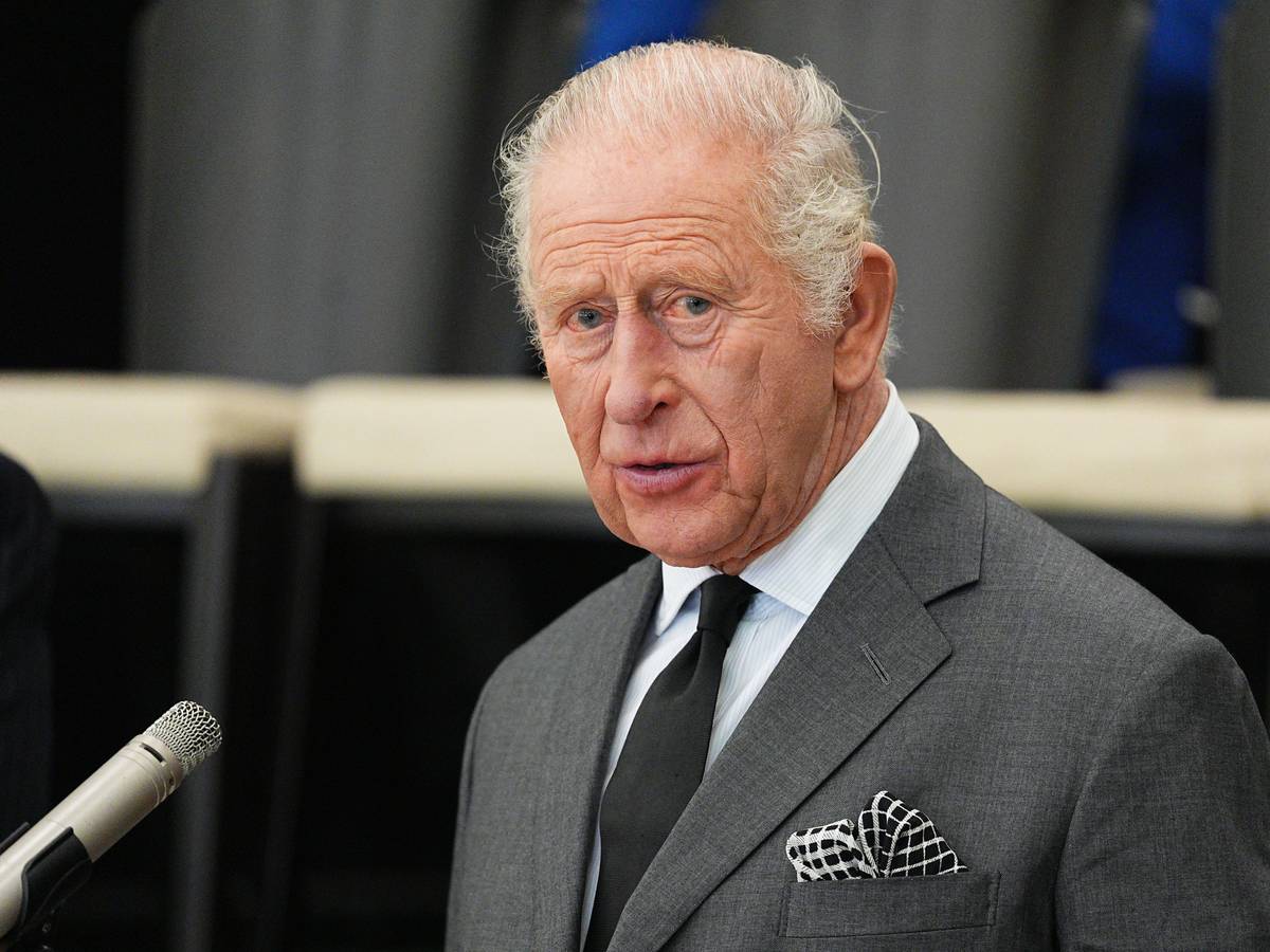 König Charles III. hält im Gemeindezentrum von Aberfan und Merthyr Vale eine Rede. Foto: Aaron Chown/PA Wire/dpa