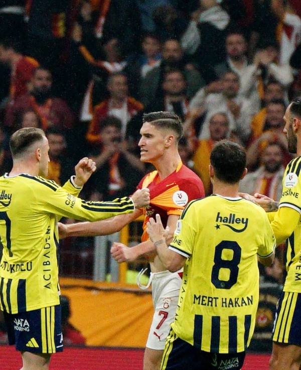 In Istanbul gerieten die Profis gleich mehrfach aneinander: Mittendrin auch der ehemalige Bundesliga-Spieler Roland Sallai.