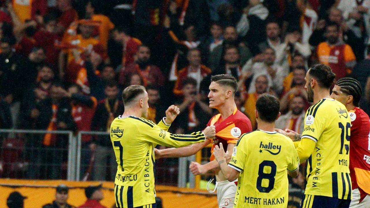 In Istanbul gerieten die Profis gleich mehrfach aneinander: Mittendrin auch der ehemalige Bundesliga-Spieler Roland Sallai.