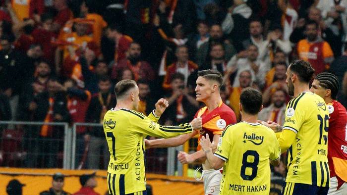 In Istanbul gerieten die Profis gleich mehrfach aneinander: Mittendrin auch der ehemalige Bundesliga-Spieler Roland Sallai.