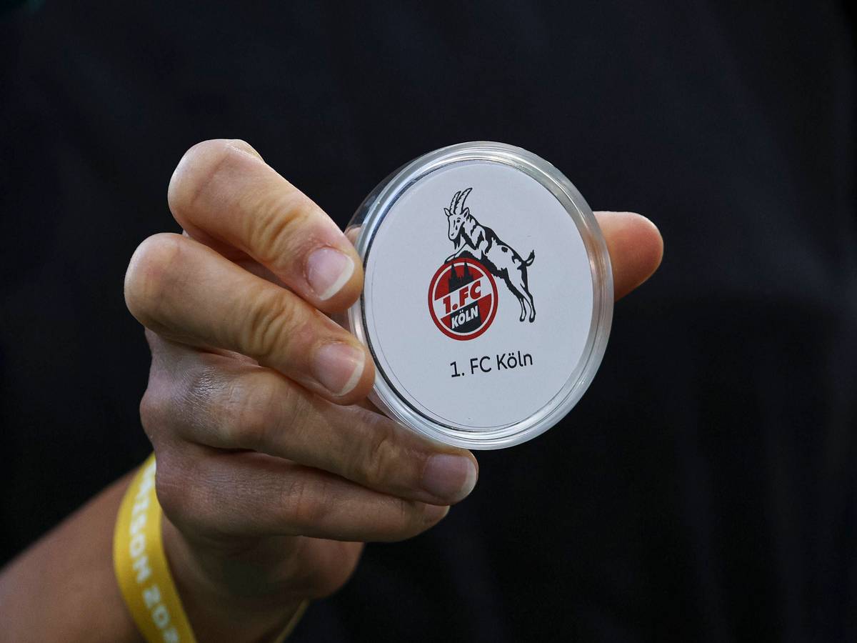 Loskugel mit dem Logo des 1. FC Köln im DFB-Pokal.