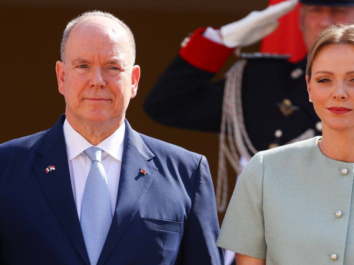 Fürst Albert II. und Fürstin Charlène trauern um ein Mitglied der monegassischen Fürstenfamilie. (Bild: 2025 Getty Images/Marc Piasecki)