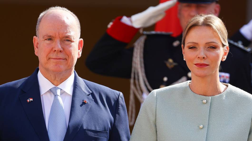 Fürst Albert II. und Fürstin Charlène trauern um ein Mitglied der monegassischen Fürstenfamilie. (Bild: 2025 Getty Images/Marc Piasecki)