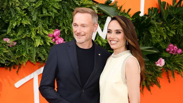 Im Podcast „Tigges trifft“ hat Franca Lehfeldt über die Entscheidung ihres Ehemanns Christian Lindner gesprochen, sich aus der Politik zurückzuziehen. (Bild: 2025 Getty Images/Andreas Rentz)