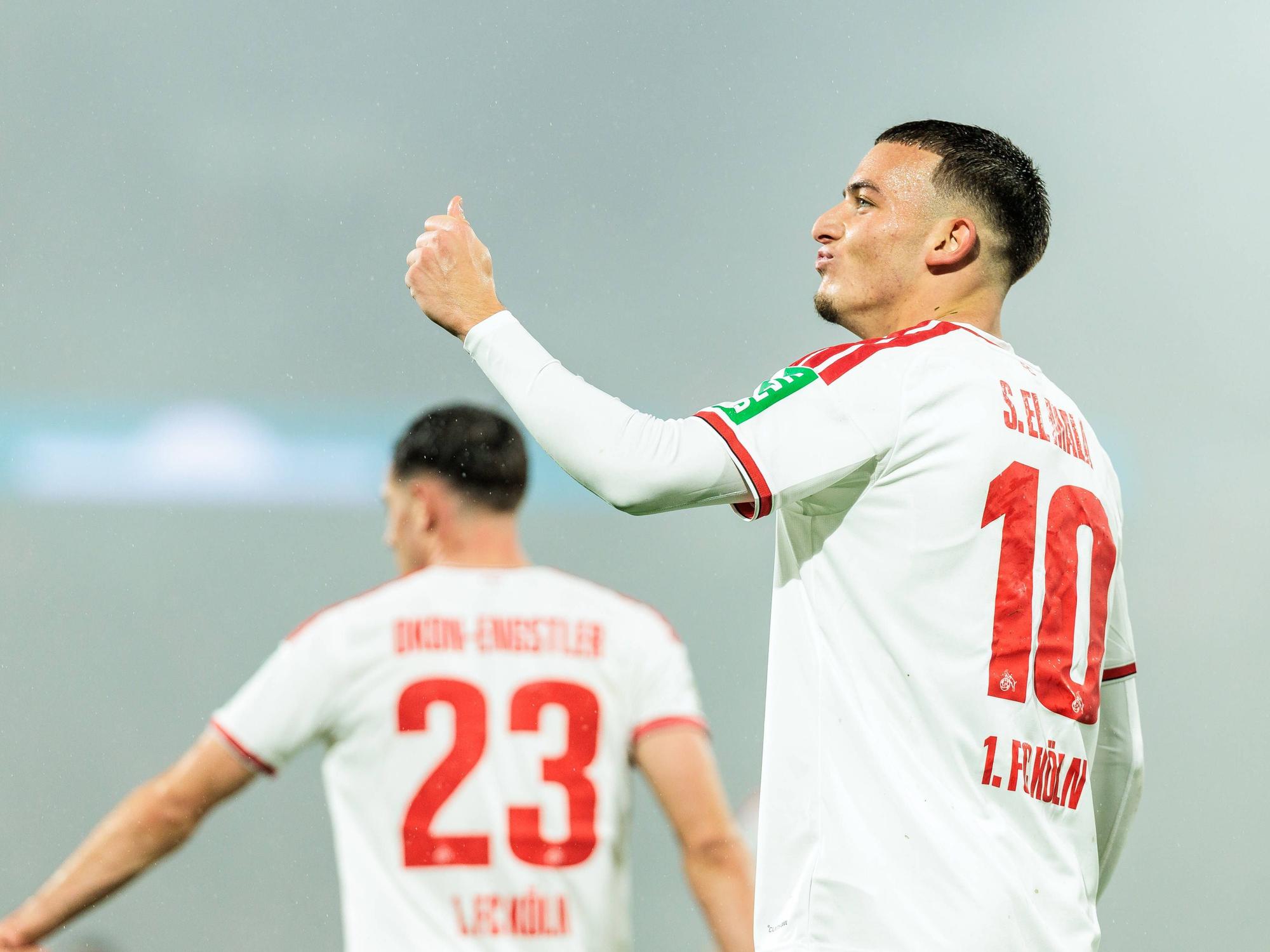 Said El Mala mit Jubelgeste Richtung Tribüne.