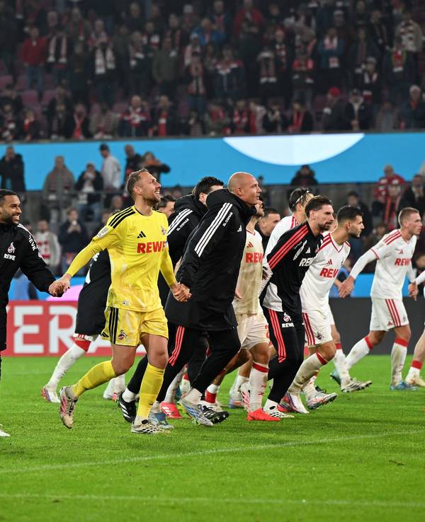 Jubel der Spieler des 1. FC Köln im DFB-Pokal.