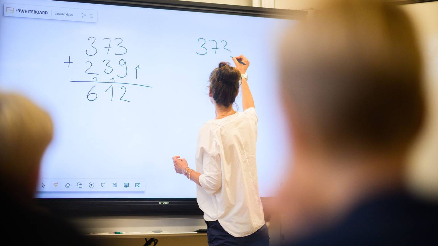 Eine Lehrerin aus Duisburg, die ihre Krankheit über viele Jahre vorgetäuscht haben soll, wird nun angeklagt (Symbolbild).