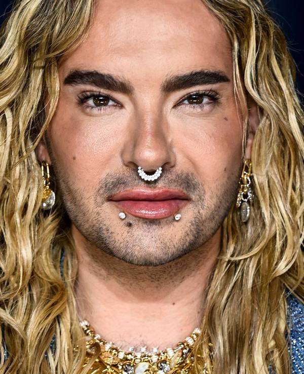 Im Podcast „Kaulitz Hills - Senf aus Hollywood“ berichtete Bill Kaulitz vom „wilden“ Tourleben. (Bild: 2025 Getty Images for BFC/Gareth Cattermole)