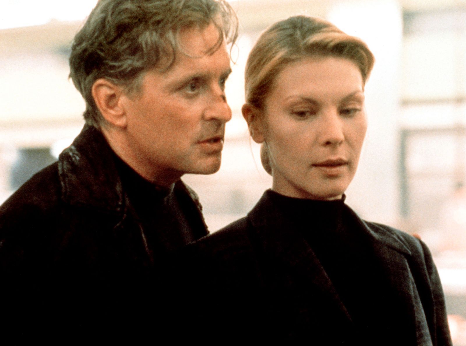 Die geheimnisvolle Blondine Christine (Deborah Kara Unger) ist Teil einer Verschwörung.  (Bild: 1997 PolyGram Filmed Entertainment, Inc.)