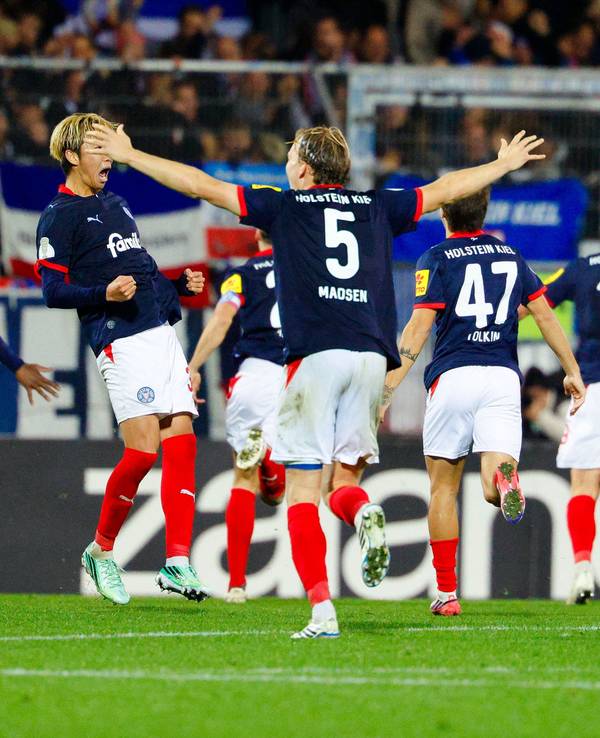 Jubel im Elfmeterschießen bei Holstein Kiel.