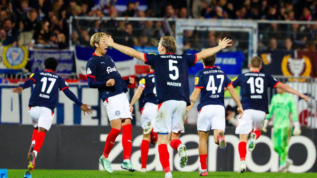 Jubel im Elfmeterschießen bei Holstein Kiel.