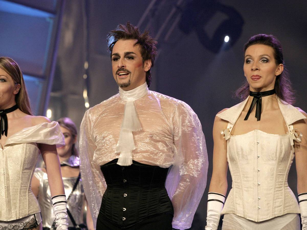 Tänzer André Höhl steht auf der Bühne bei der TV-Aufzeichnung der MDR-Show „Musik für Sie“.