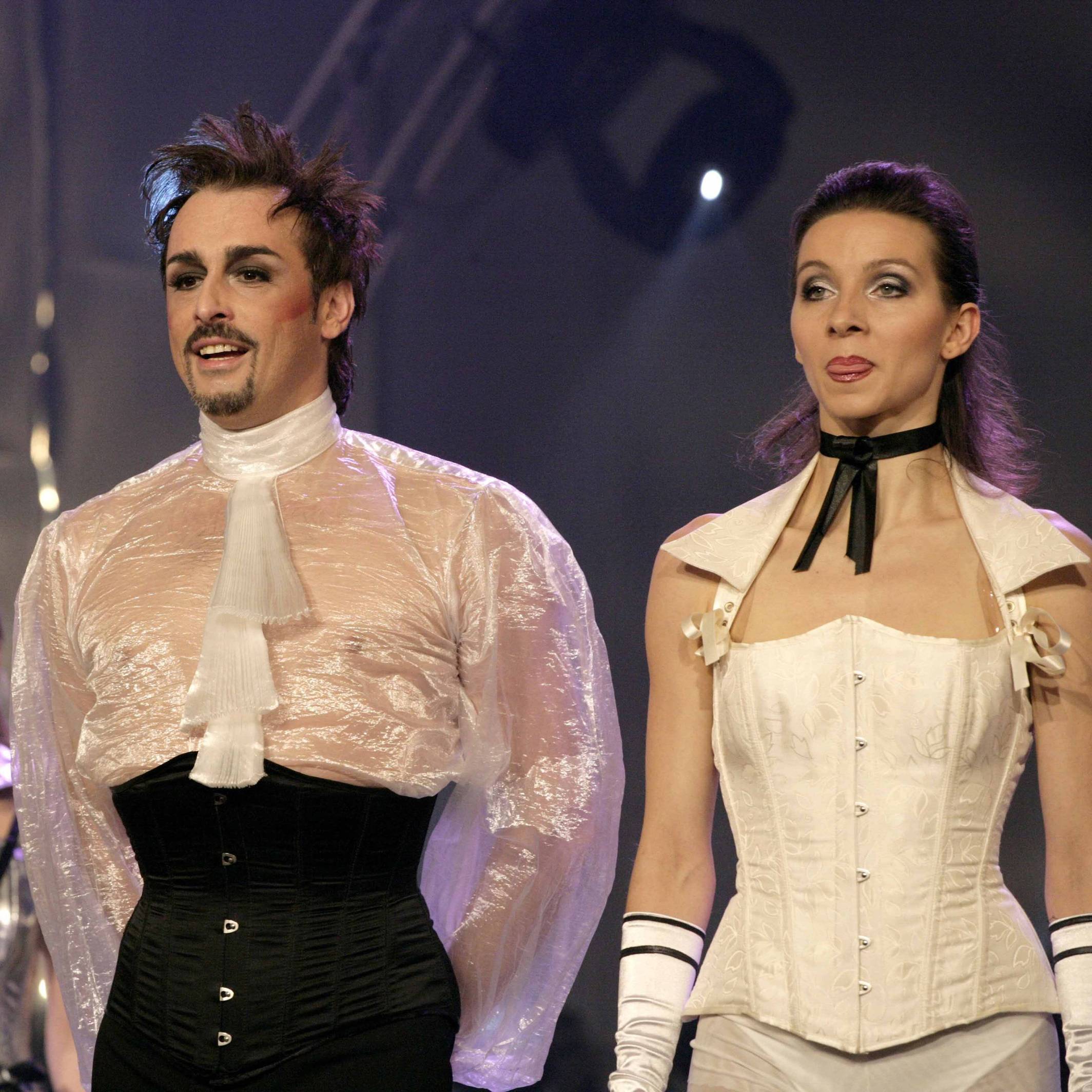 Tänzer André Höhl steht auf der Bühne bei der TV-Aufzeichnung der MDR-Show „Musik für Sie“.