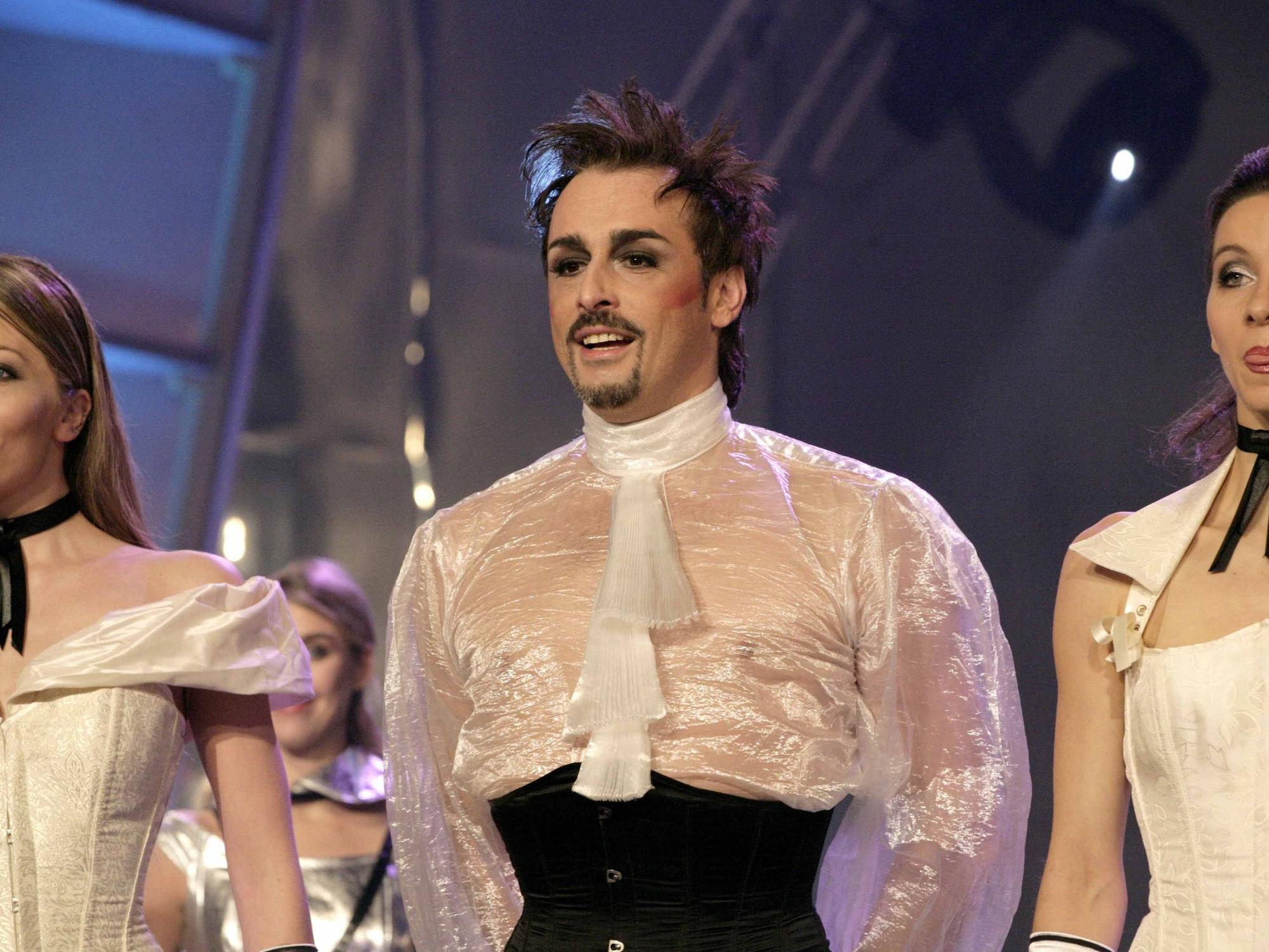 Tänzer André Höhl steht auf der Bühne bei der TV-Aufzeichnung der MDR-Show „Musik für Sie“.