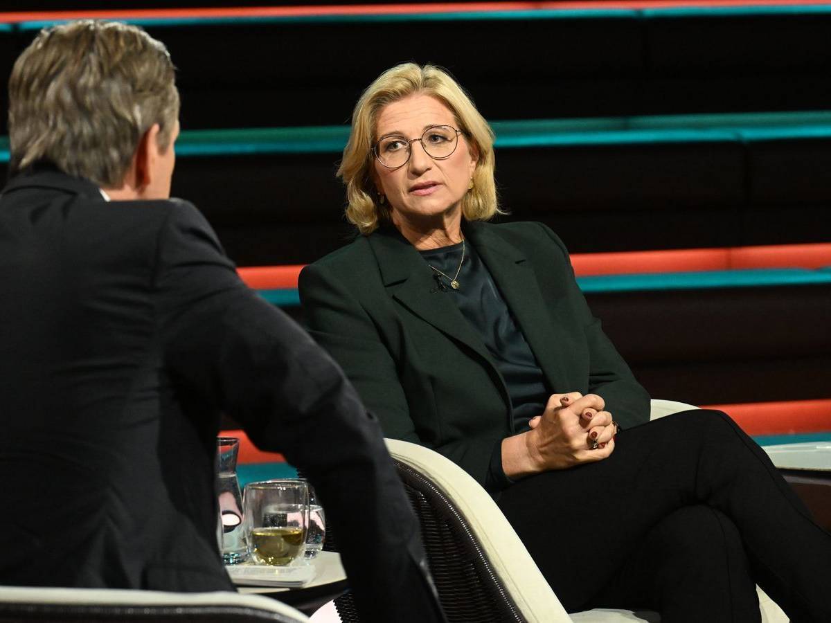 Am Dienstagabend hakte Markus Lanz ganz konkret bei Anke Rehlinger nach: „Sie schließen das mit der Bundesparteichefin aus?“ (Bild: Cornelia Lehmann / ZDF)